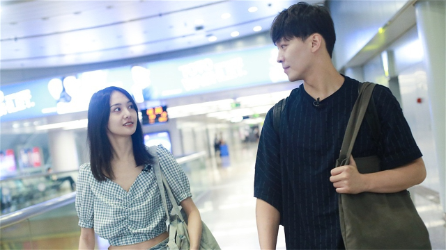 张恒送给郑爽一只小香猪,郑爽却被戳中笑点:我被猪拱了