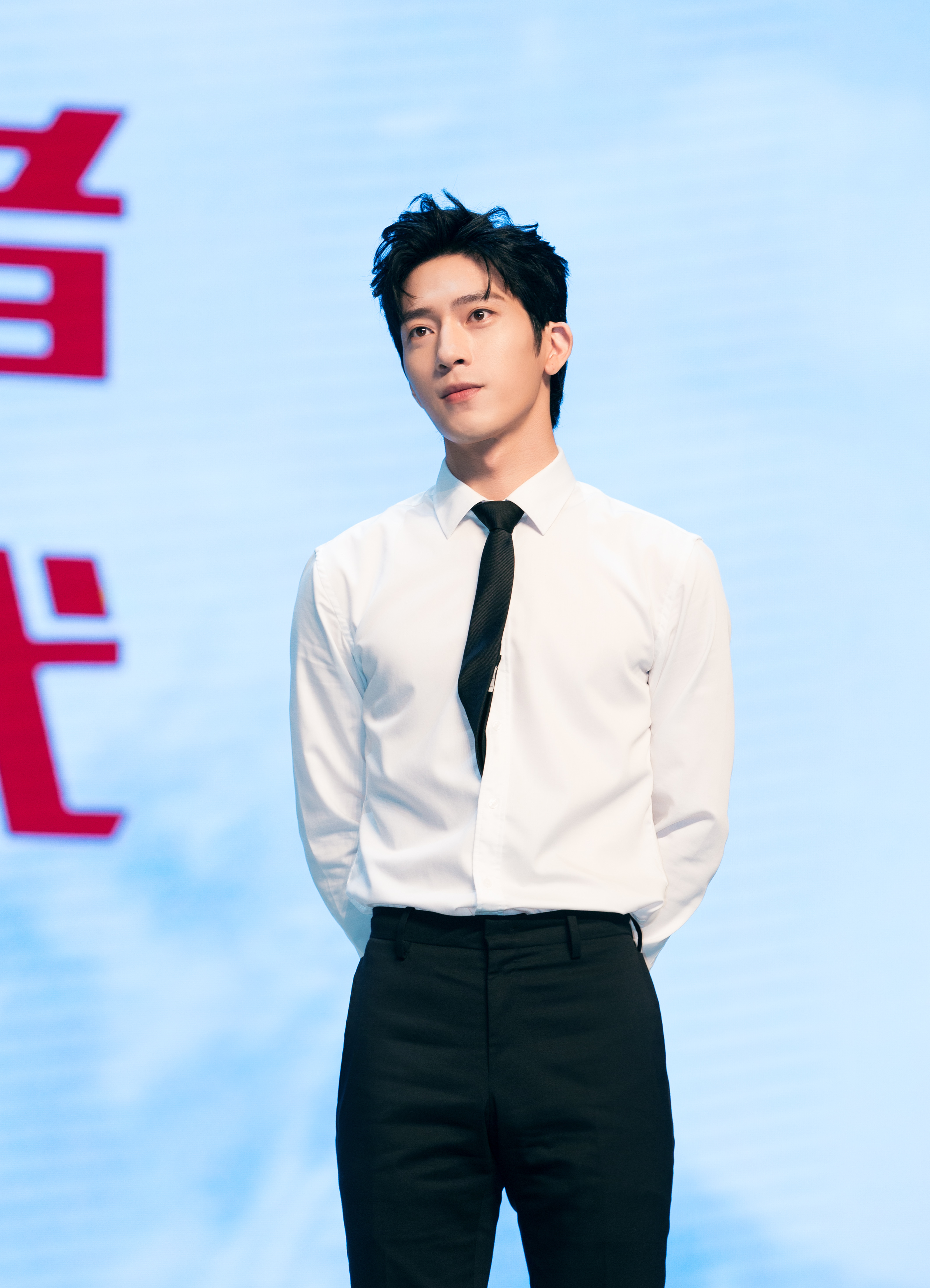 井柏然《攀登者》上海首映礼 观众直呼心疼李国梁想抱抱