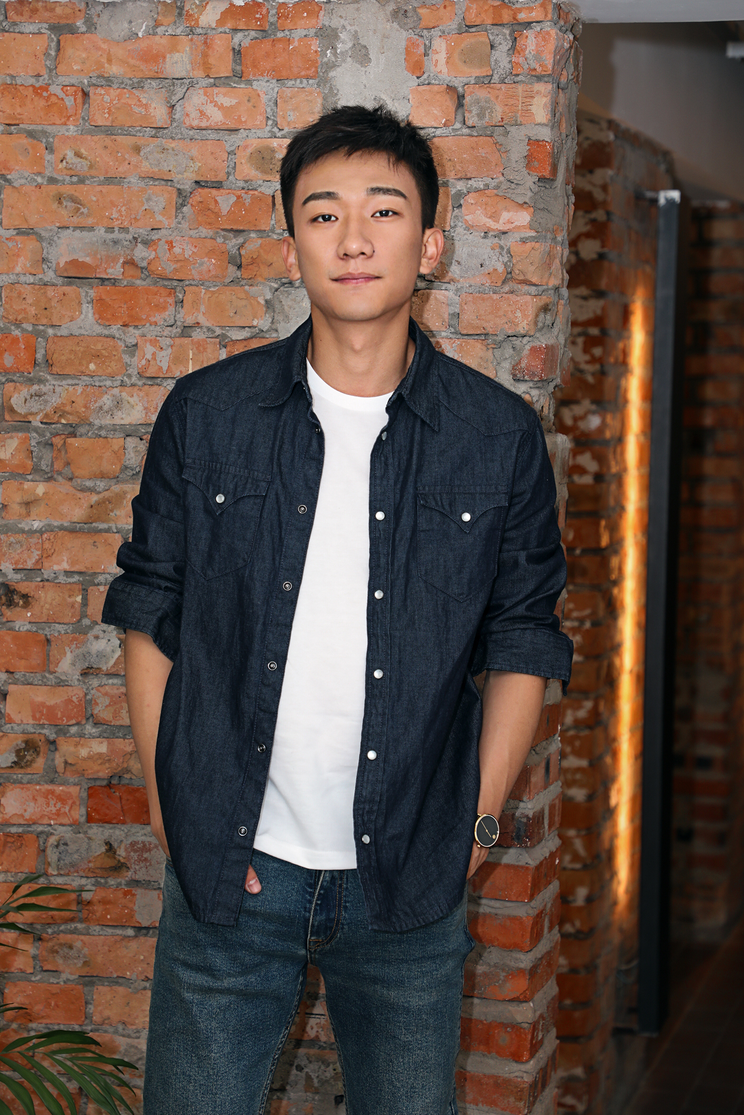 吴昊宸挑战临场演绎 将出演实验话剧《白兔子,红兔子》