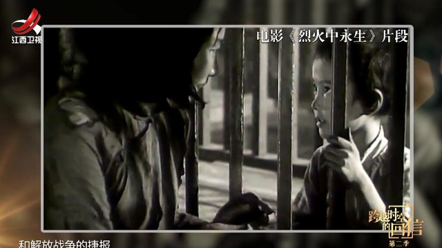 别看小萝卜头年龄小,却担任着在牢房之间传递情报的工作