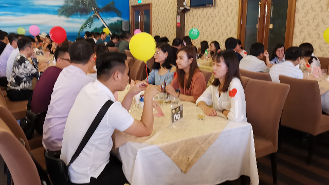 金媒人广州深圳佛山东莞相亲会~相亲现场有太多气质漂亮的女生~_凤凰