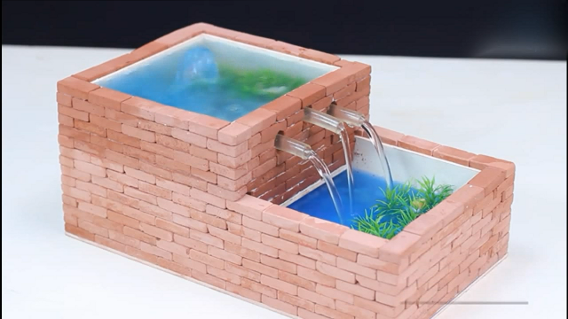 用迷你砖块制作池塘喷泉,真有创意!