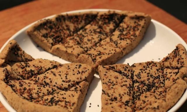 今天要给大家介绍的就是台州特色小吃番薯庆糕