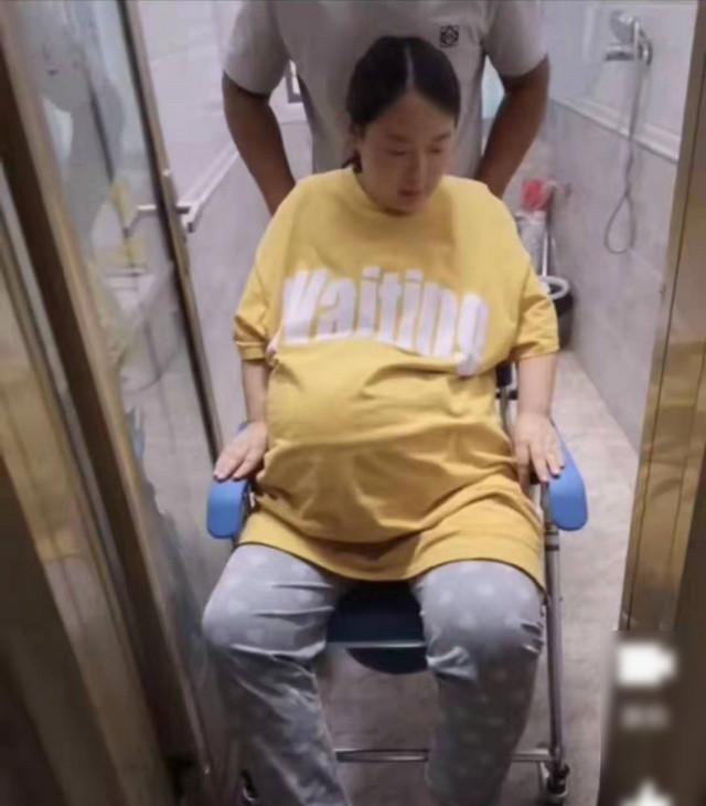 莱佰利丨国庆时被生下的四胞胎火了,可是有谁关注过生他们的人?