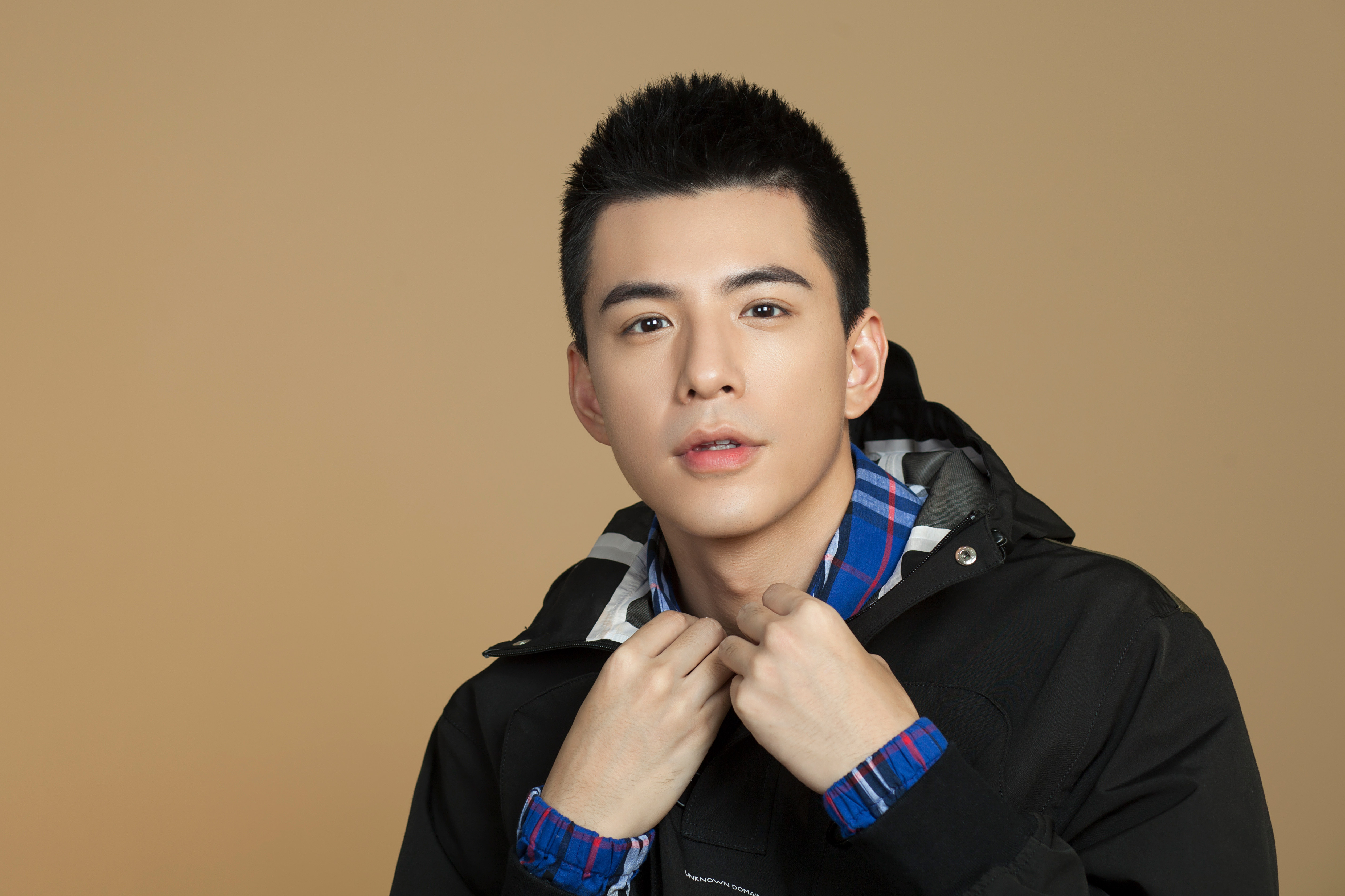 林柏睿深秋穿搭新花样剑眉星目尤为帅气