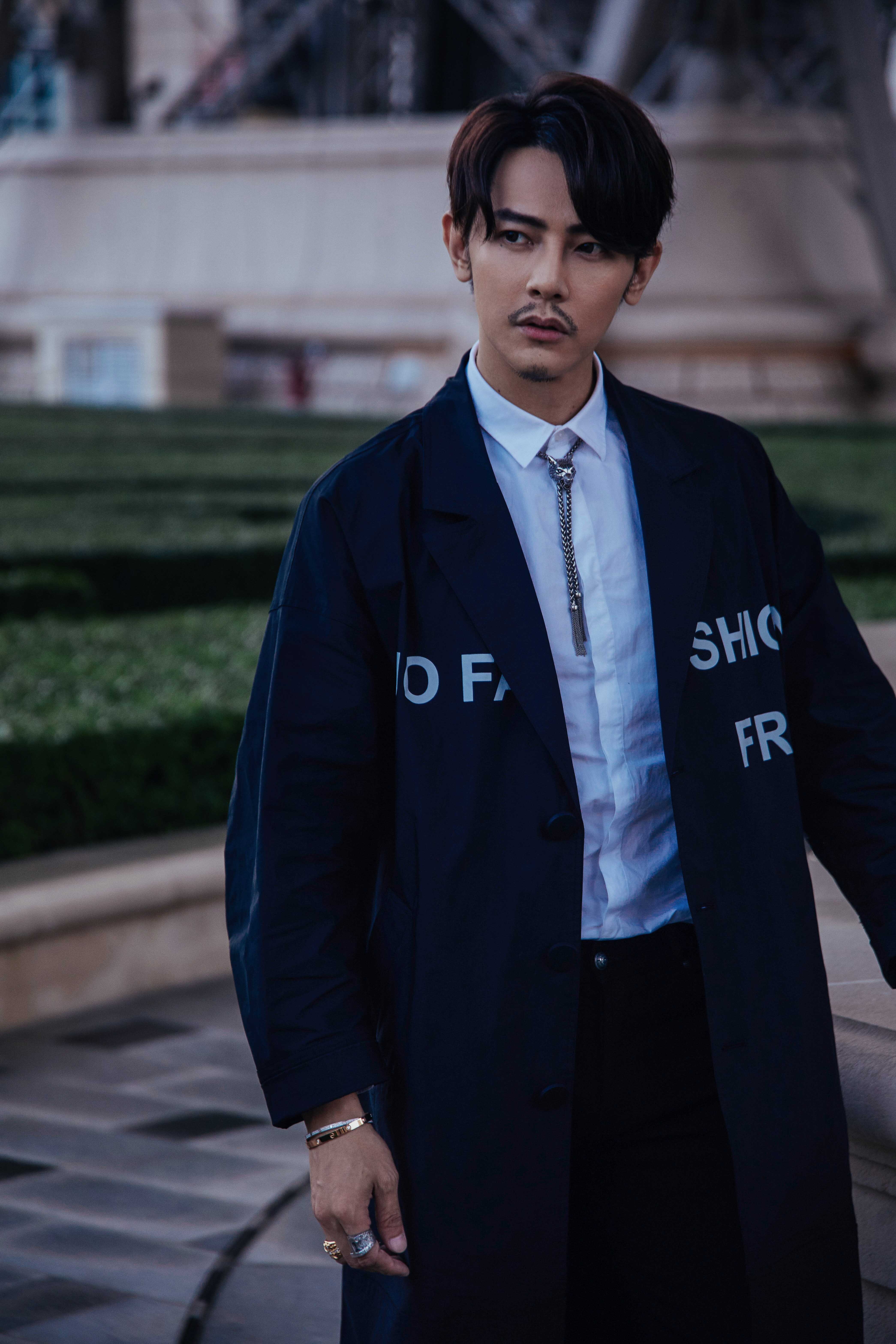 汪东城现身金沙澳门时装周 胡渣型男造型夺目吸睛_凤凰网娱乐_凤凰网