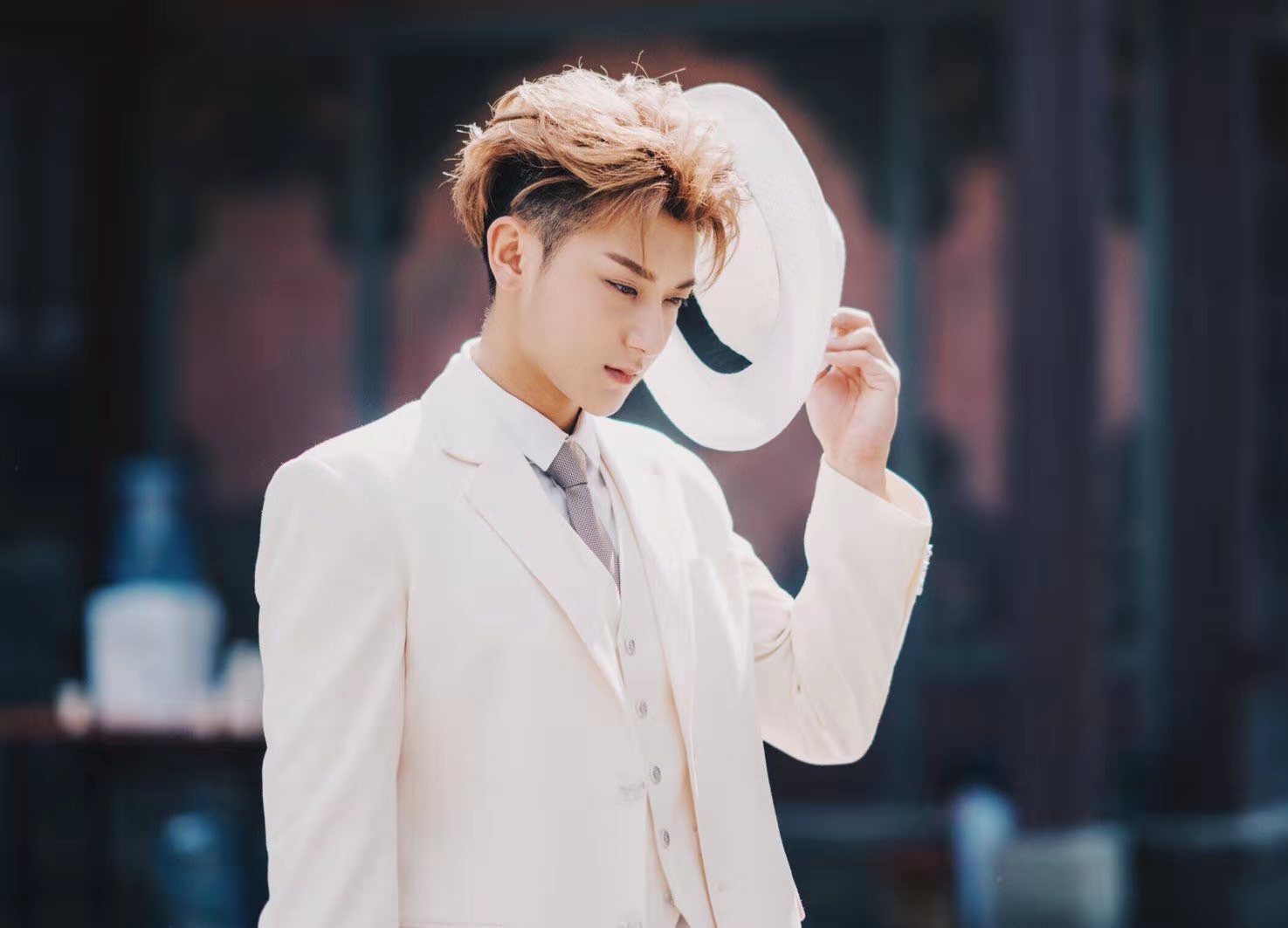 黄子韬民国风造型瞩目 《热血少年》玩转复古时尚