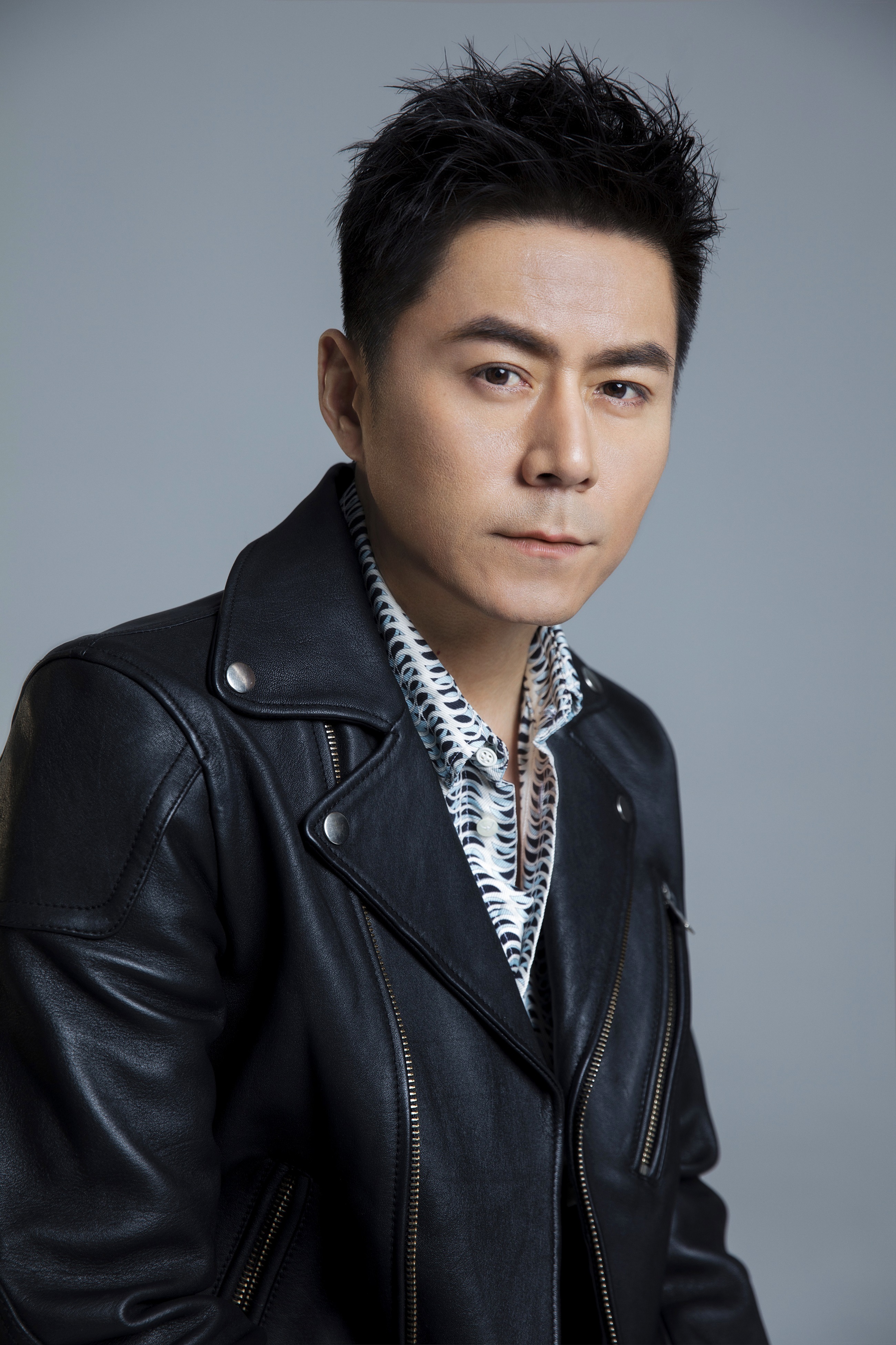 常铖最新机车服写真释出 温文尔雅秒变酷帅尽显双重魅力__凤凰网