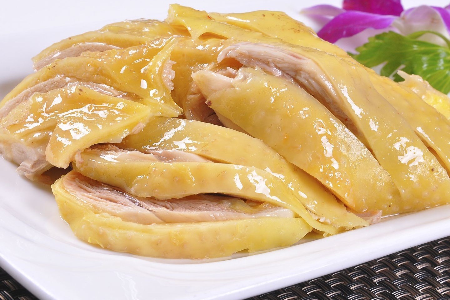 最近这道蒸鸡火了,皮嫩肉甜骨香,吃一口就停不下来,特别过瘾_凤凰网视