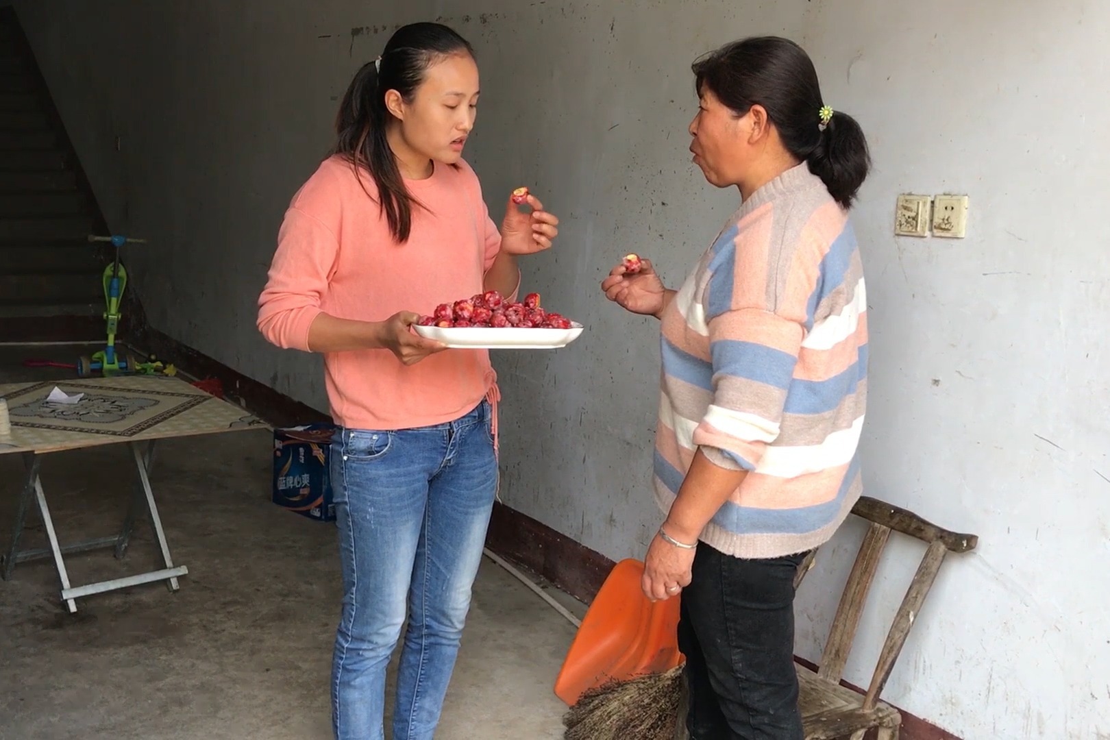 媳妇爱吃酸的做一盘山楂糖雪球给婆婆尝婆婆你是不是怀孕了