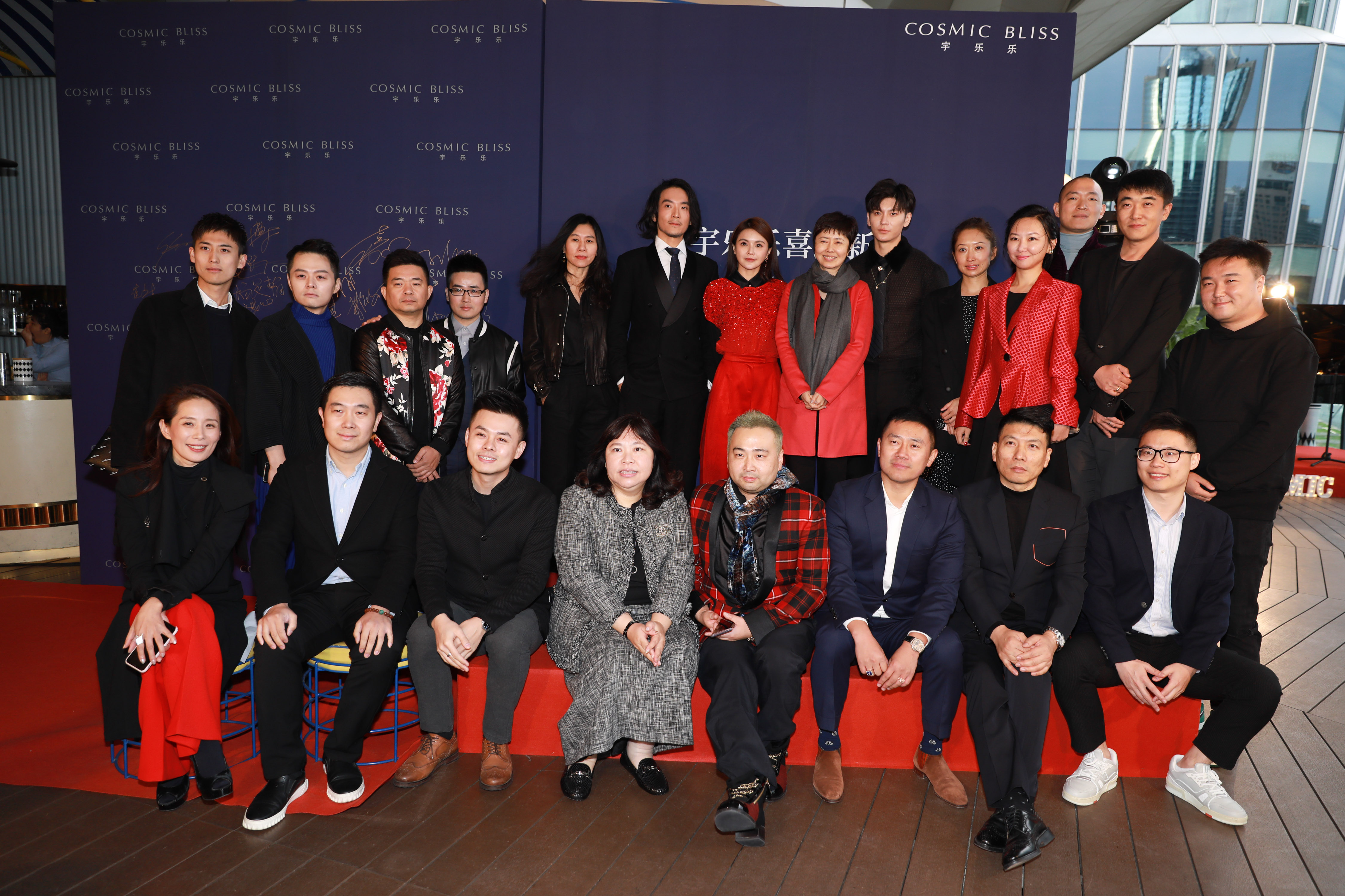 当代艺术家游雯迪签约获男星王嘉捧场 钢琴家吴牧野启动巡演