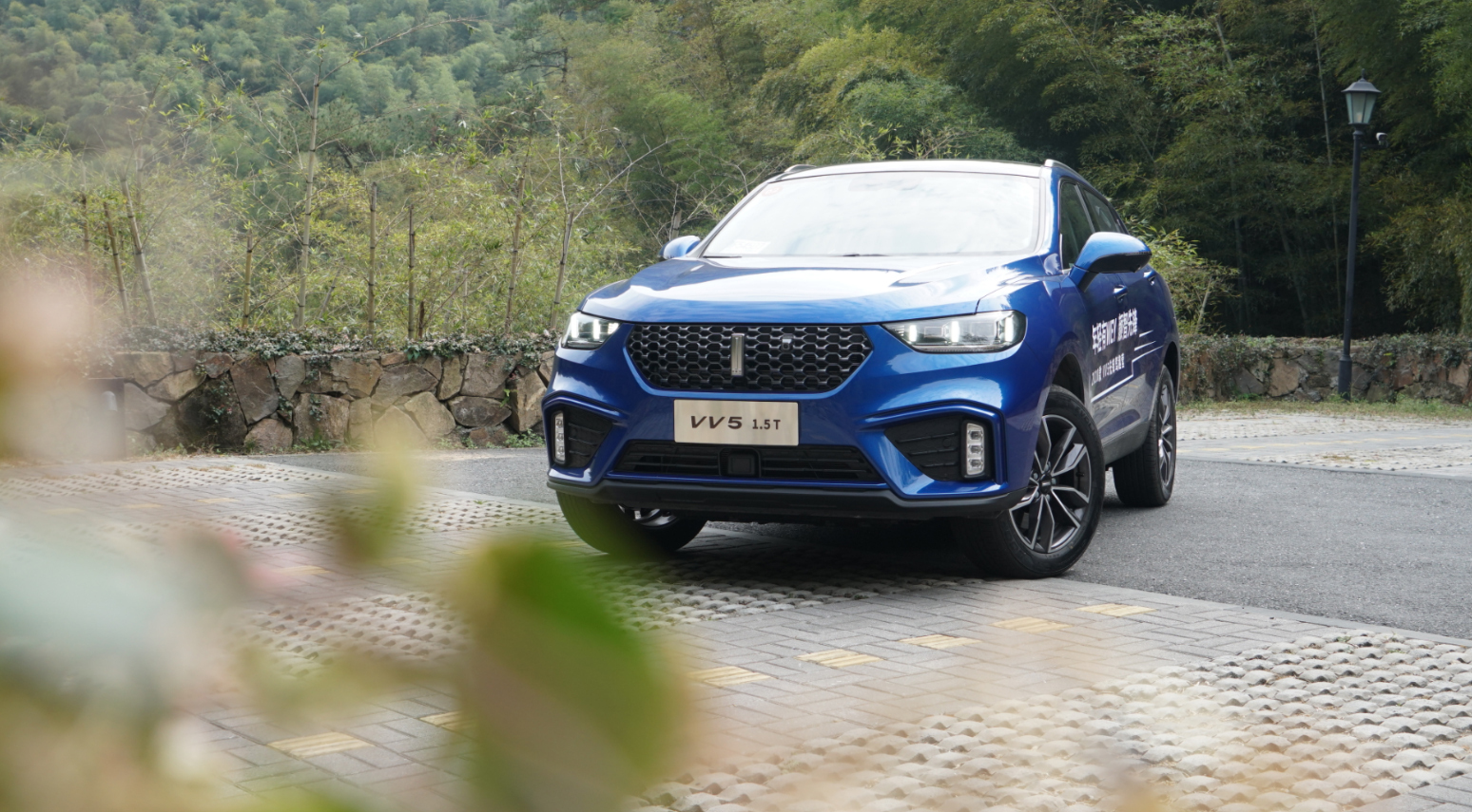 毕竟同样的价格,非豪华自主品牌例如长安cs75,荣威rx5这些车都有着更