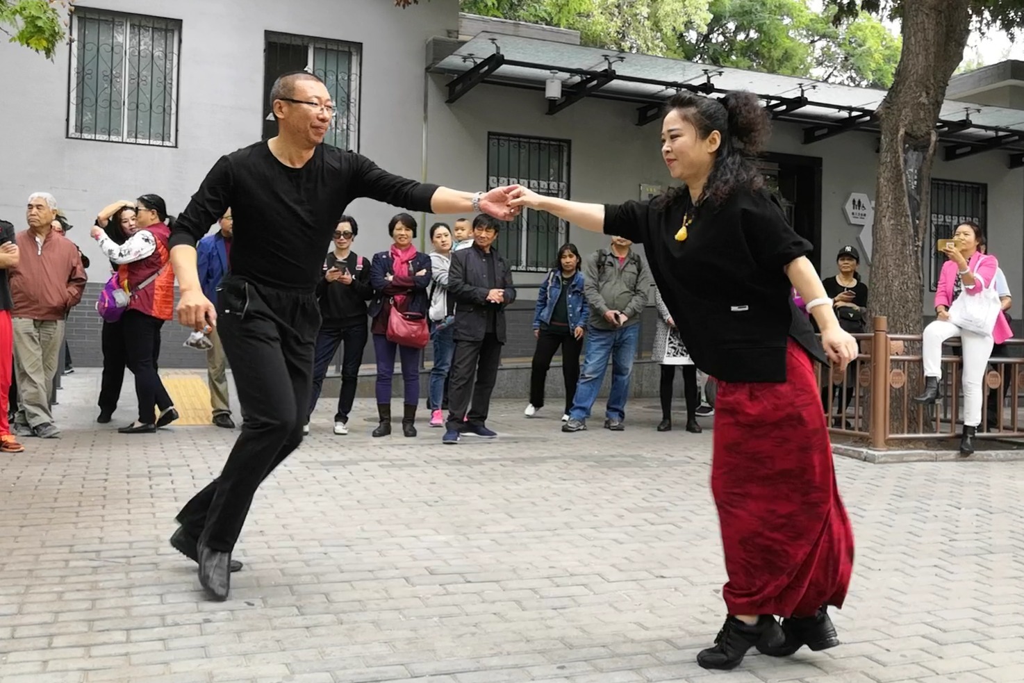 夫妻广场舞图片