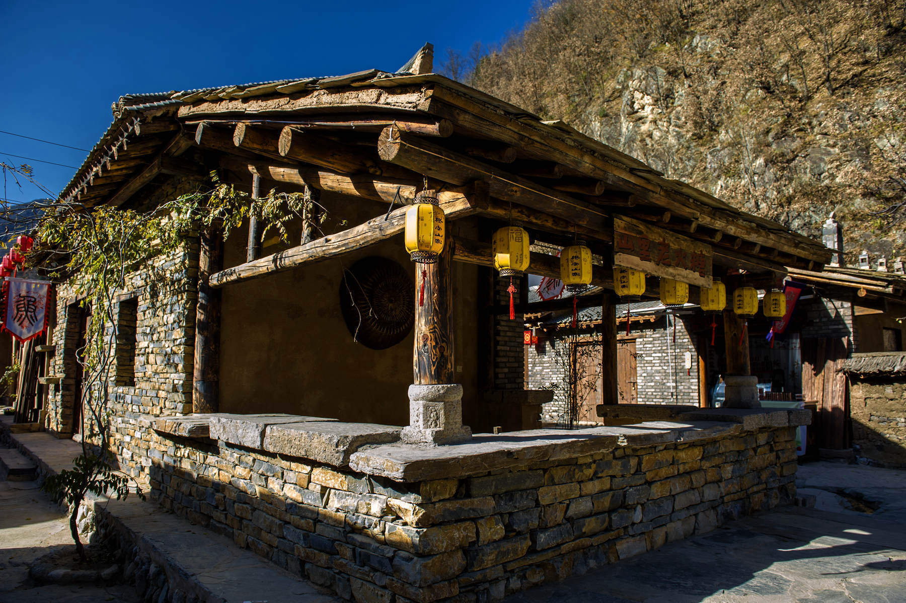 秦岭秋色丨陕菜 旅游 民俗探秘之旅 游玩终南山寨木王山景区品本土