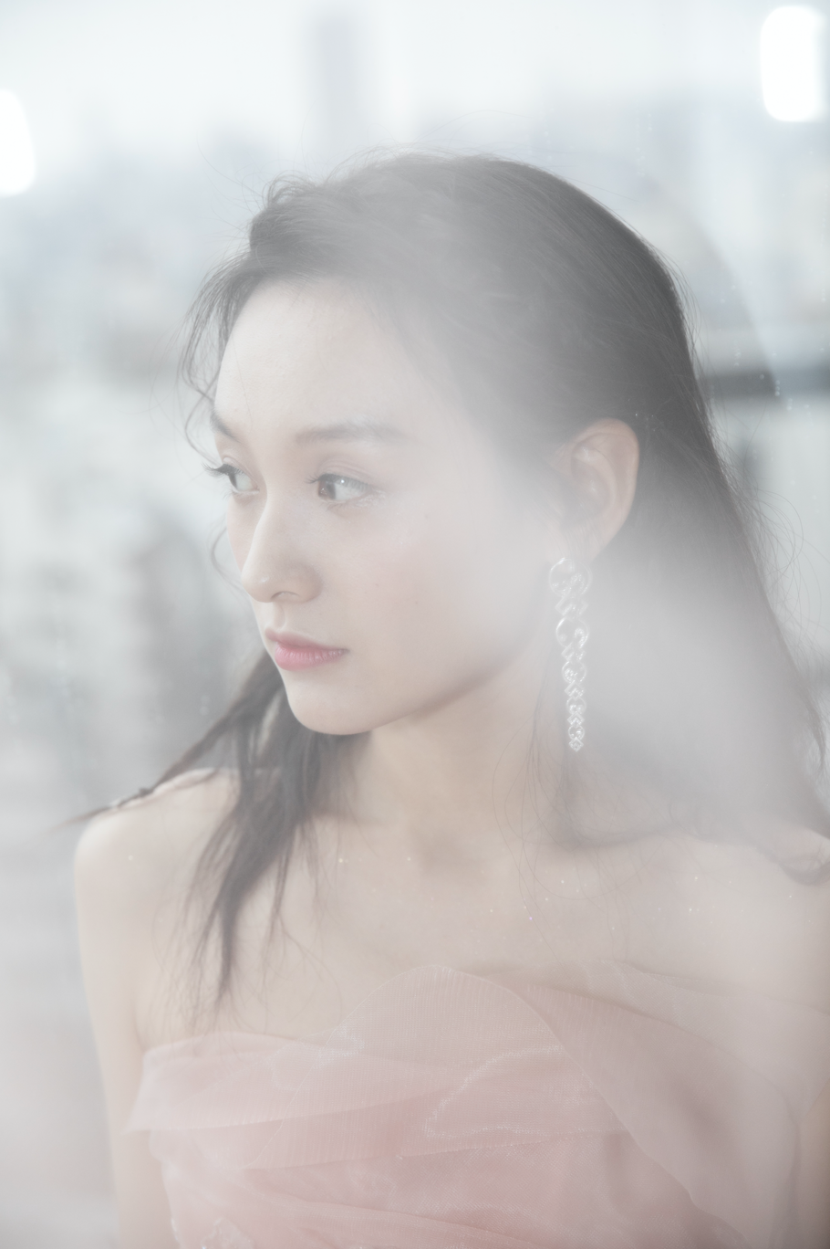 王西薄纱礼服清新亮相金鹤奖荣获最佳新人奖