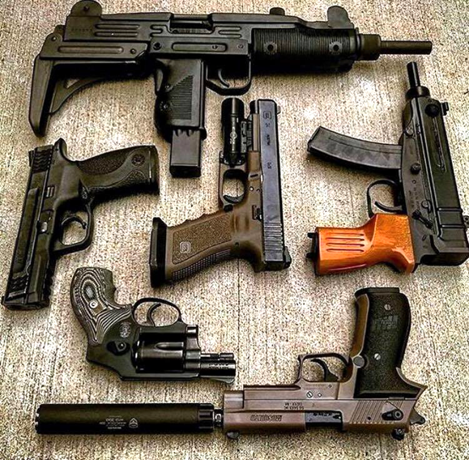 轻武器欣赏系列这组枪械要么帅气要么阳刚最后一个最能装