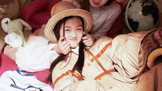 李嫣亲手画被卖100万,网友看后调侃:妈不是王菲9毛都不值