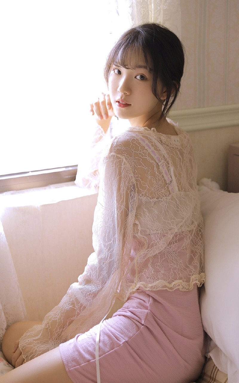 性感小妹妹蕾丝睡衣写真