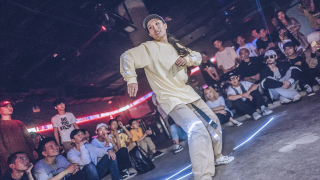swag!跳街舞的女生到底有多酷?看看她就知道了
