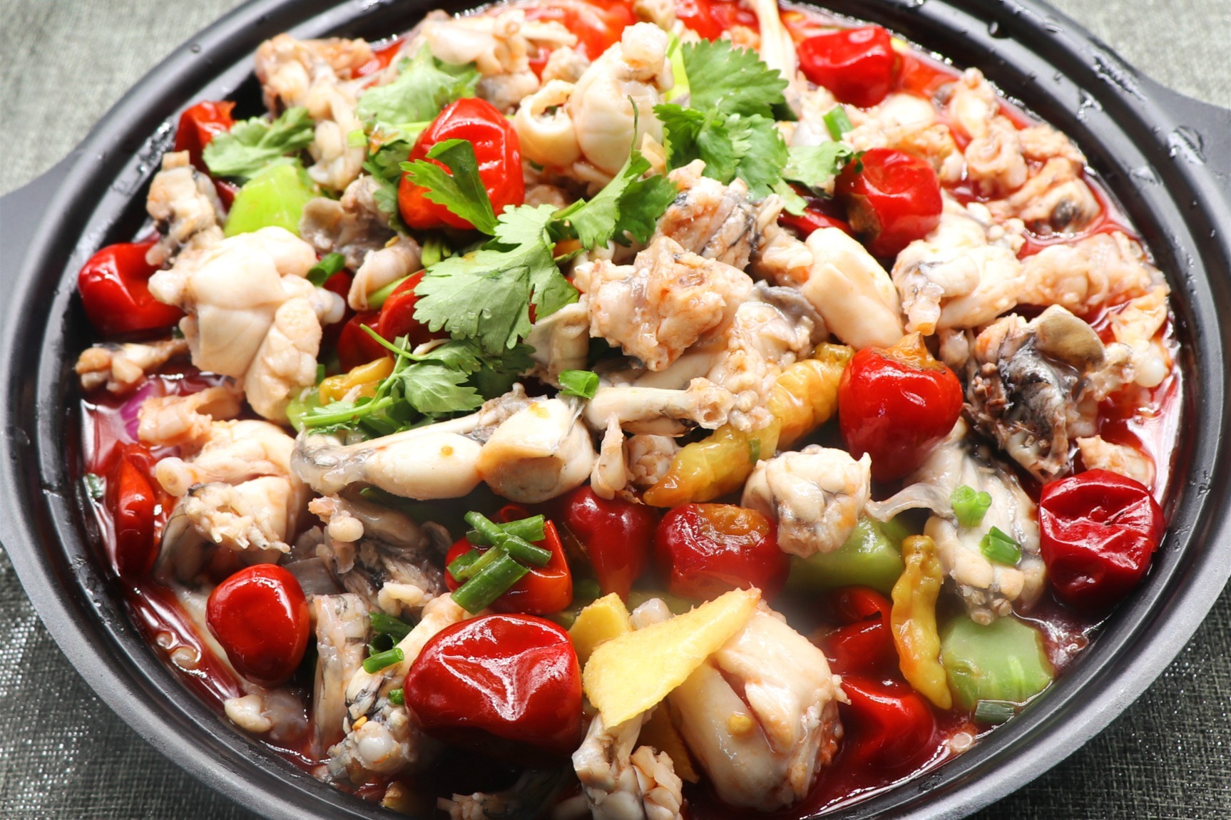 广州某牛蛙店生意火爆就靠这款泡椒牛蛙制作方法无保留公布