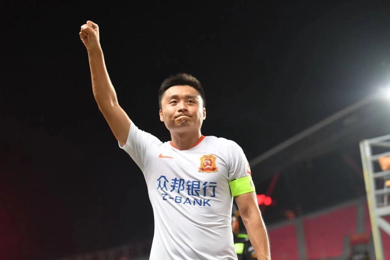 入选国足集训队 李行(hang)为不被播报员叫错自己名字而努力奔跑_凤凰