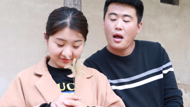 美女和农村二货相亲两人对话从头笑到最后太有才了