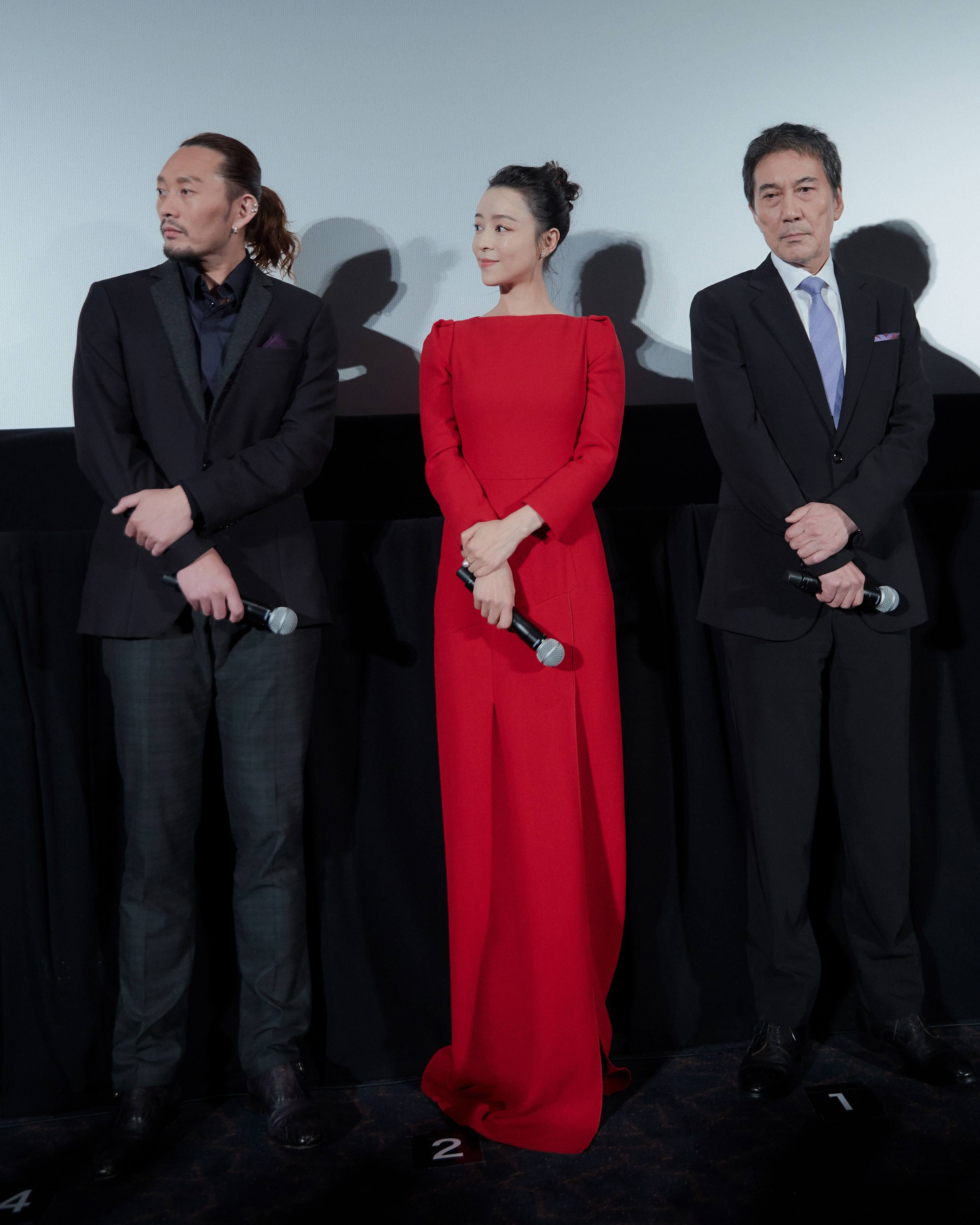 张静初携新作《冰峰暴》亮相东京国际电影节 气质极佳冷艳动人__凤凰