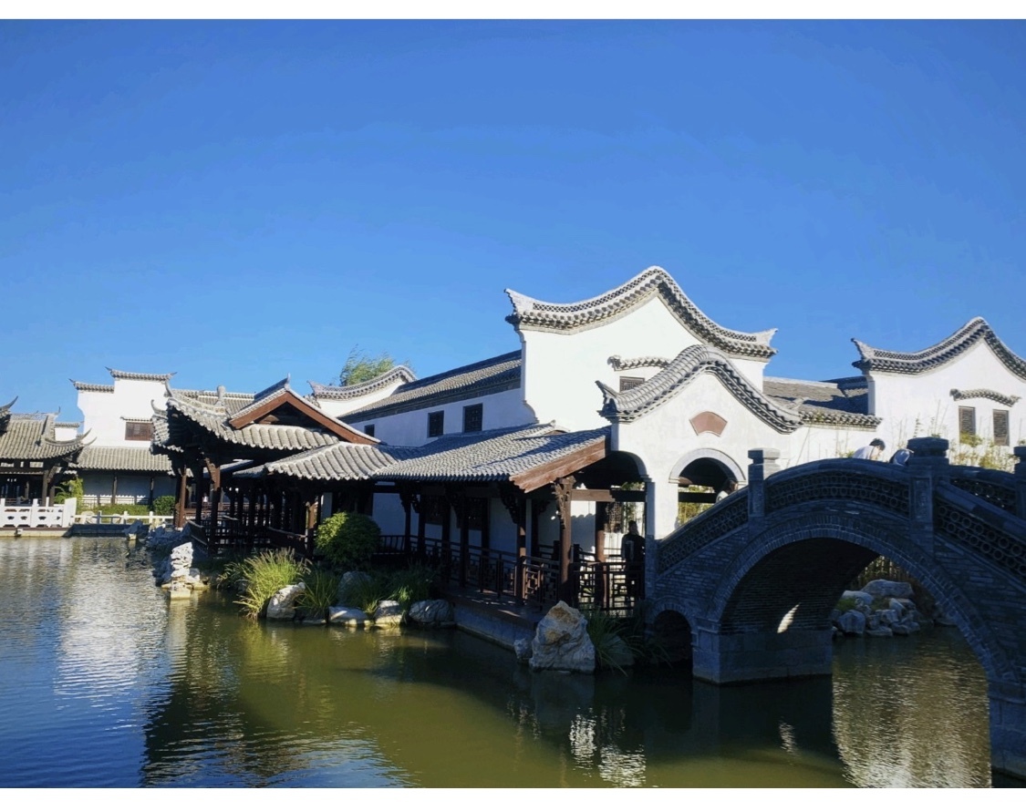 海滨青岛领略江南水乡风情与中原建筑恢弘