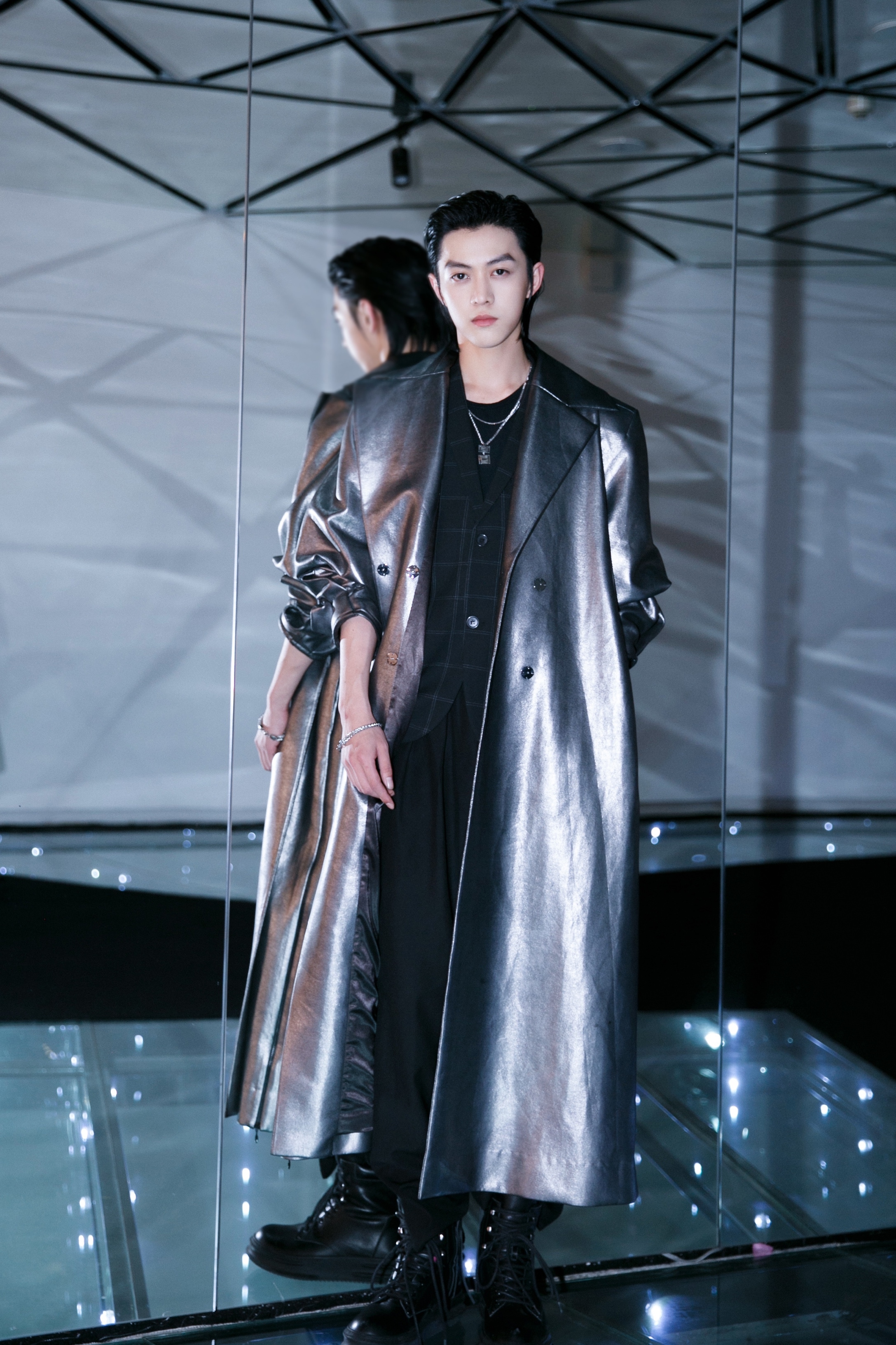 陈翔宇出席fashion now新品发布会 诠释复古工业风__凤凰网