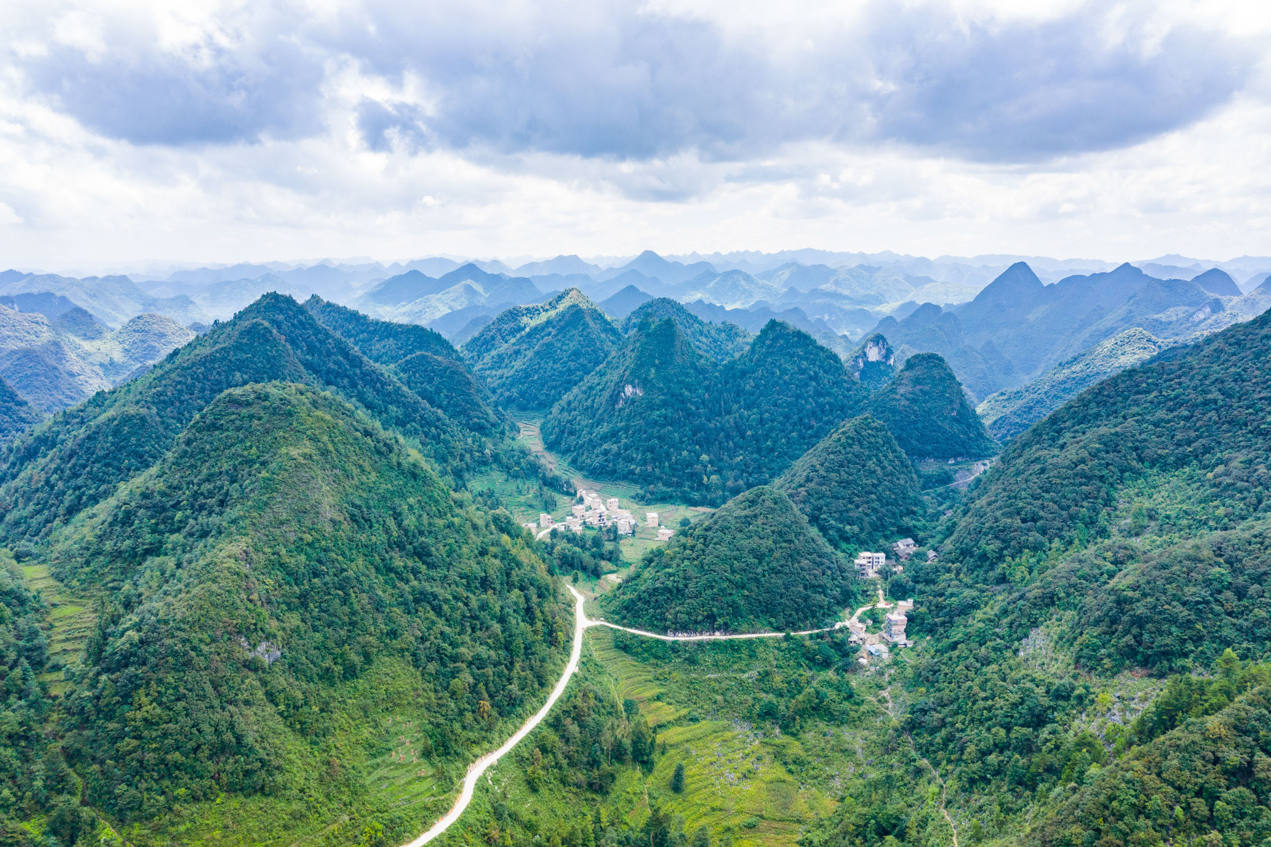 贵州大山里的风景图片