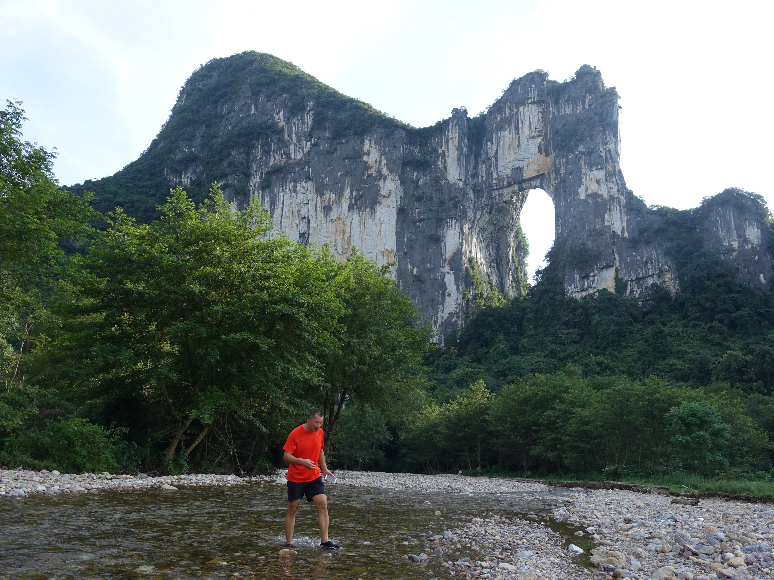 神奇穿岩,秘境天坑,大自然的鬼斧神工,桂林探奇系列1-穿岩