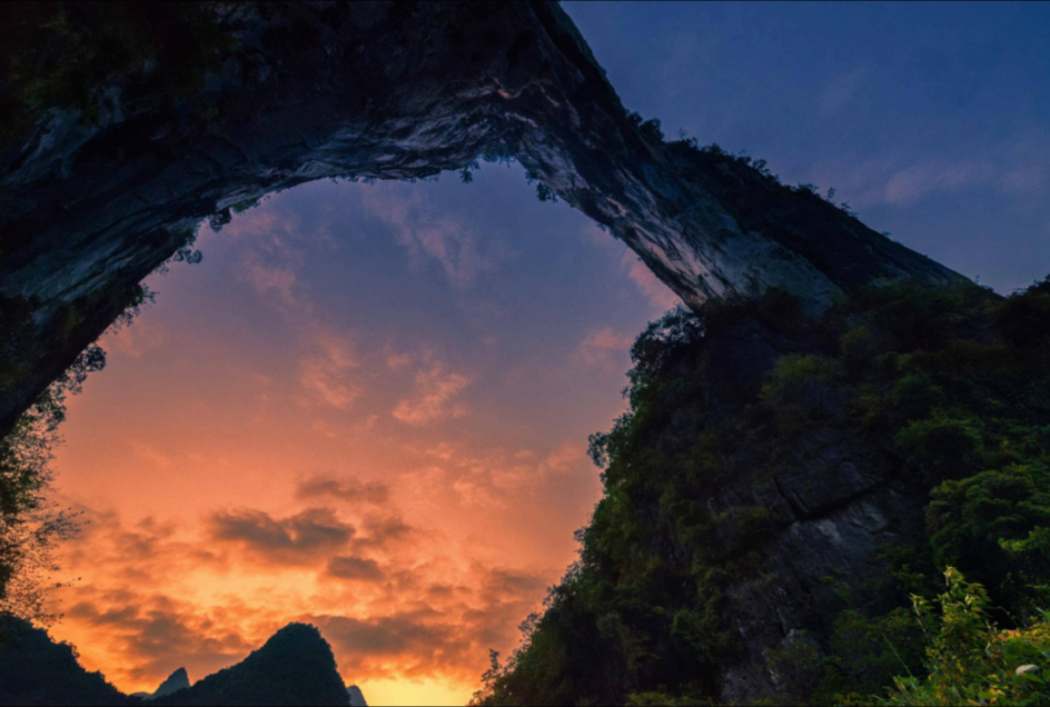 神奇穿岩,秘境天坑,大自然的鬼斧神工,桂林探奇系列1-穿岩