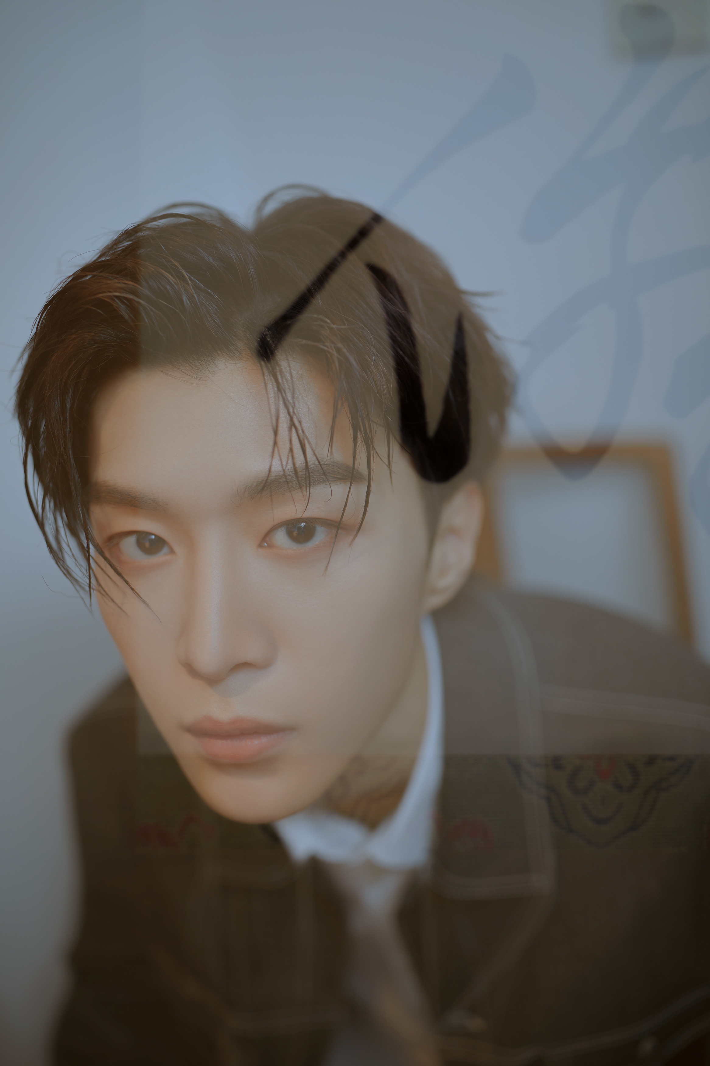 范丞丞流苏套装出席活动与秦岚吴宣仪blackpink合影帅气十足