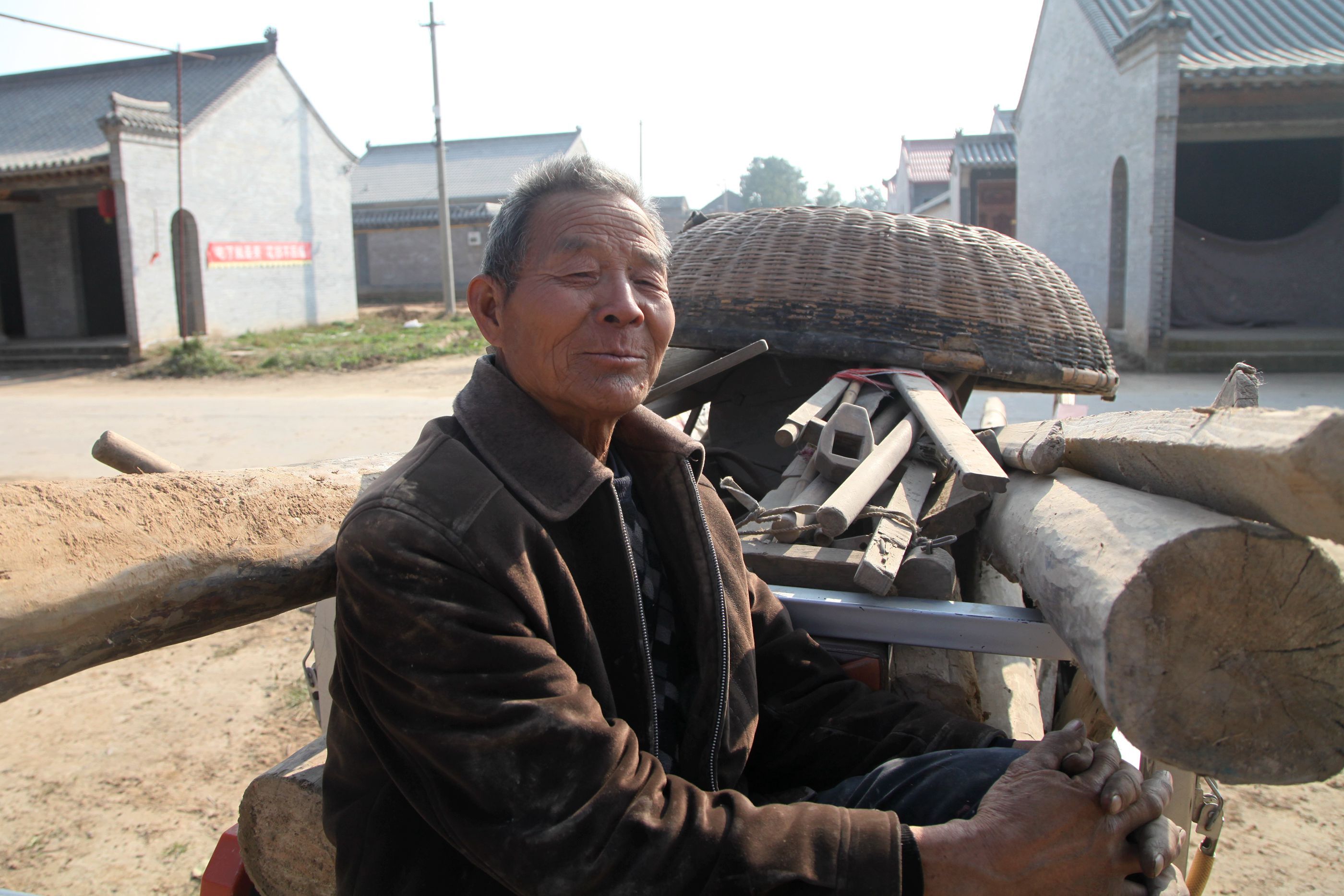 山西7旬农民当过15年生产队长,1人拥有4座院子,咋回事