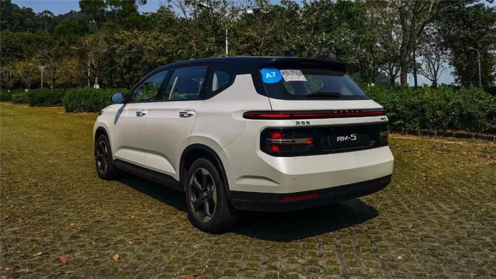 不仅是一台suv,更是一台mpv,新宝骏rm-5__凤凰网