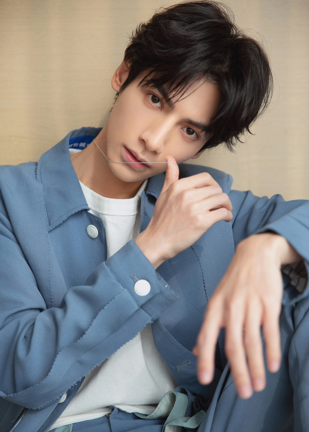 罗云熙携手珀莱雅,开启寻找插画真迹冒险之旅__凤凰网