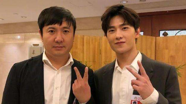 cos黄晓明?杨洋长发造型被嘲油腻土气,真相让人心疼