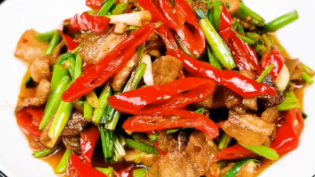 酸辣回锅肉的做法肥而不腻好吃解馋