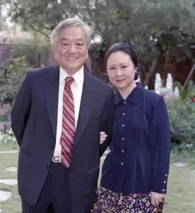 张爱玲今天生日,我们看了她的星盘,破解了三个流言