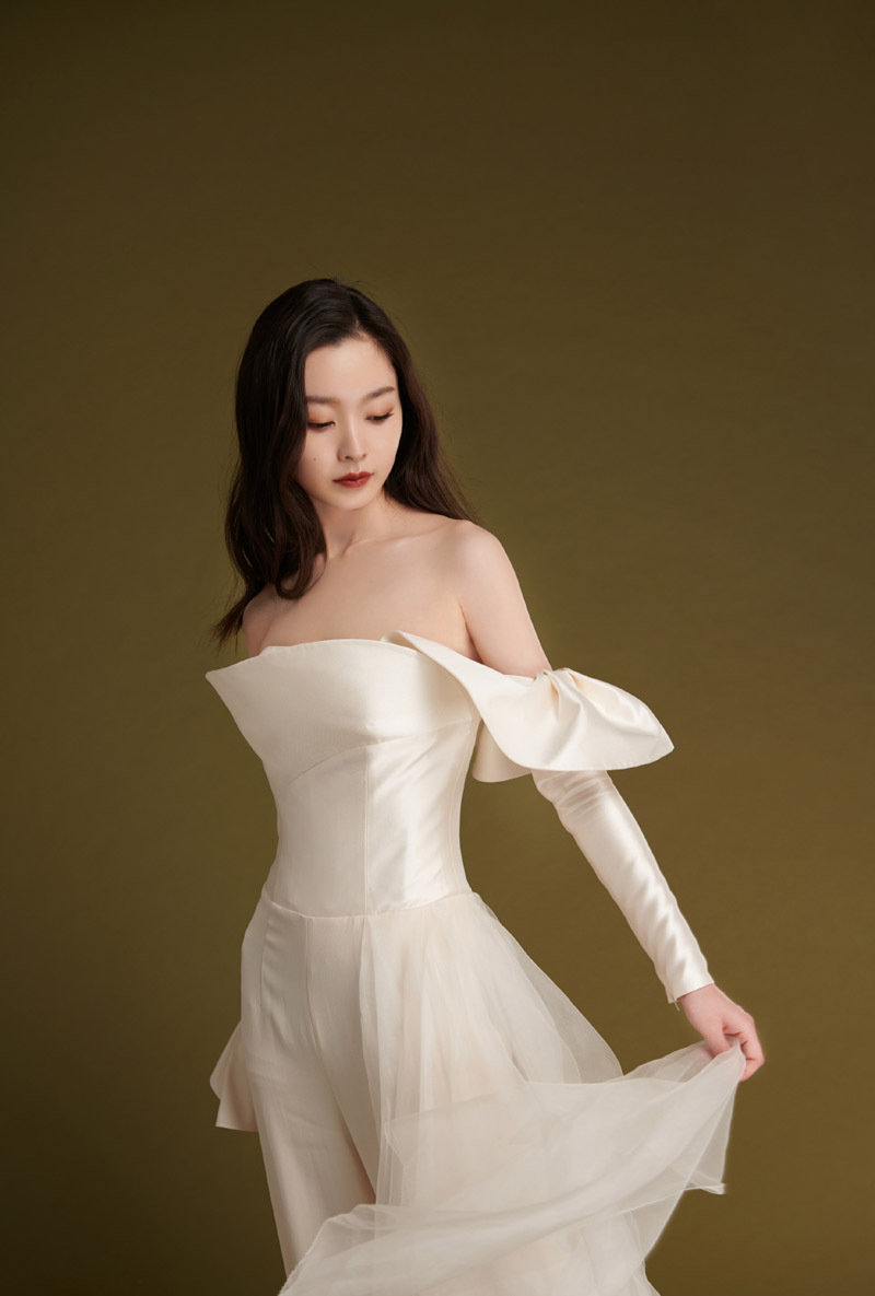 女演员宋轶百变造型性感时尚写真