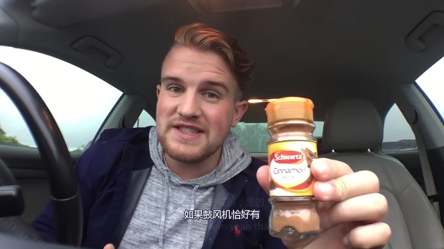 ben搞笑视频兄弟整蛊竟把胡椒粉倒进汽车空调场面无法控制