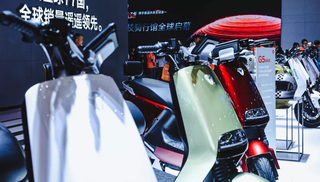雅迪g5max:首款中置电机高端智能电摩,速度和续航都惊人