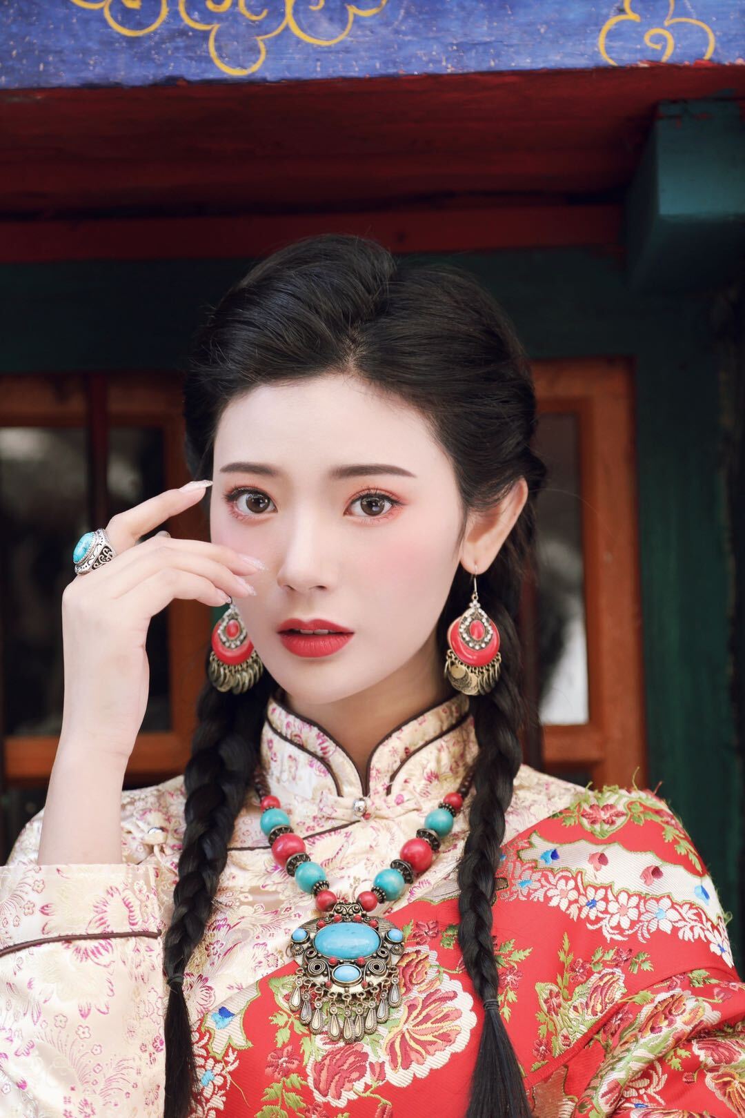 99年维吾尔族美女模特王星辰最新写真充满异域风情