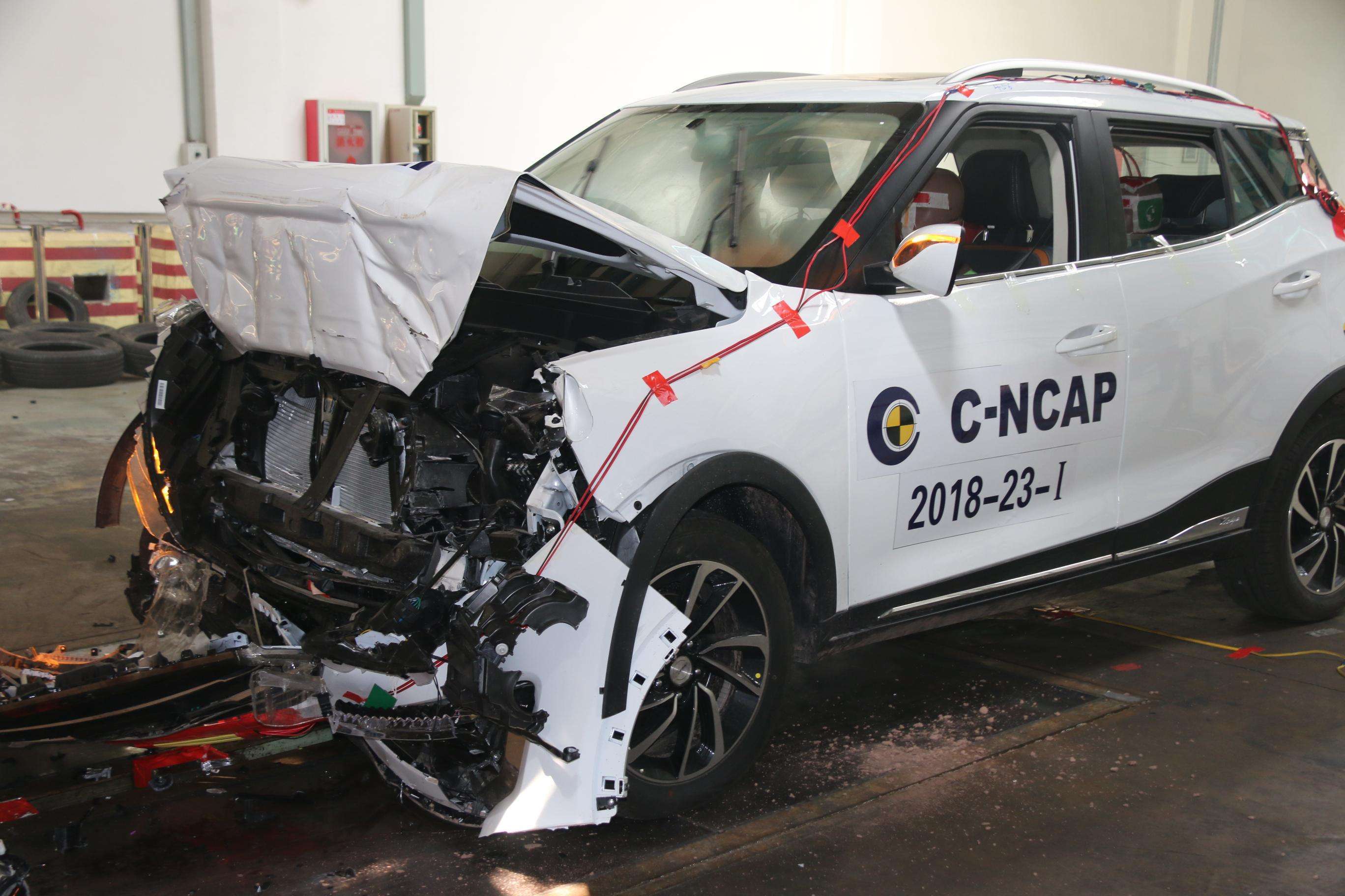 汽车碰撞测试最大的bug——为什么只用男假人测试,而不用女假人!