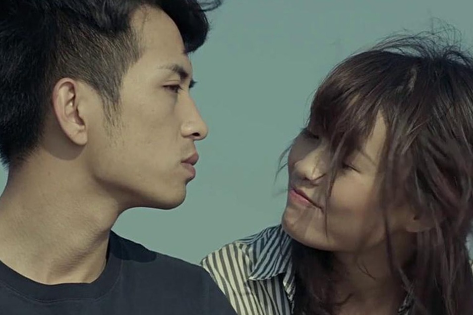 男子女友为爱殉情自杀,之后男子一直走不出心魔,电影《灵瞳》