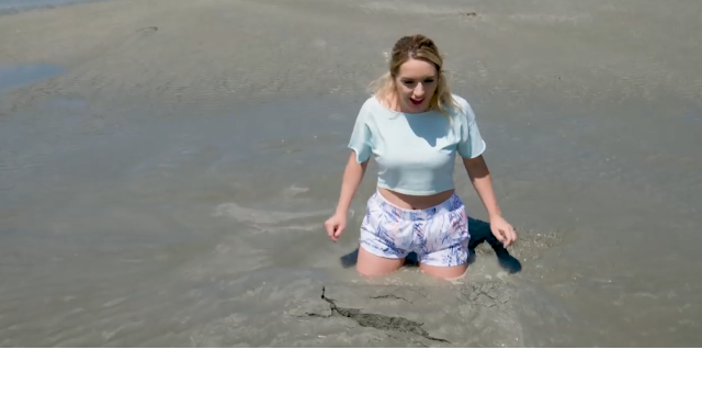 人陷入沼泽以后会什么样?教你遇到沼泽怎么逃脱,有备无患