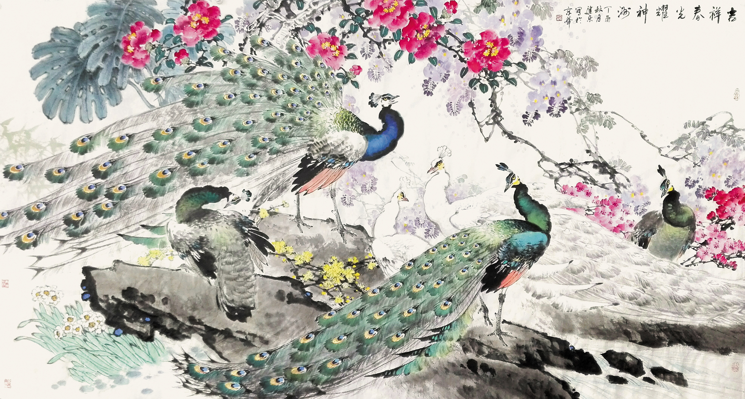 擅长写意花鸟,人物,尤其在写意孔雀方面有很高的造诣.