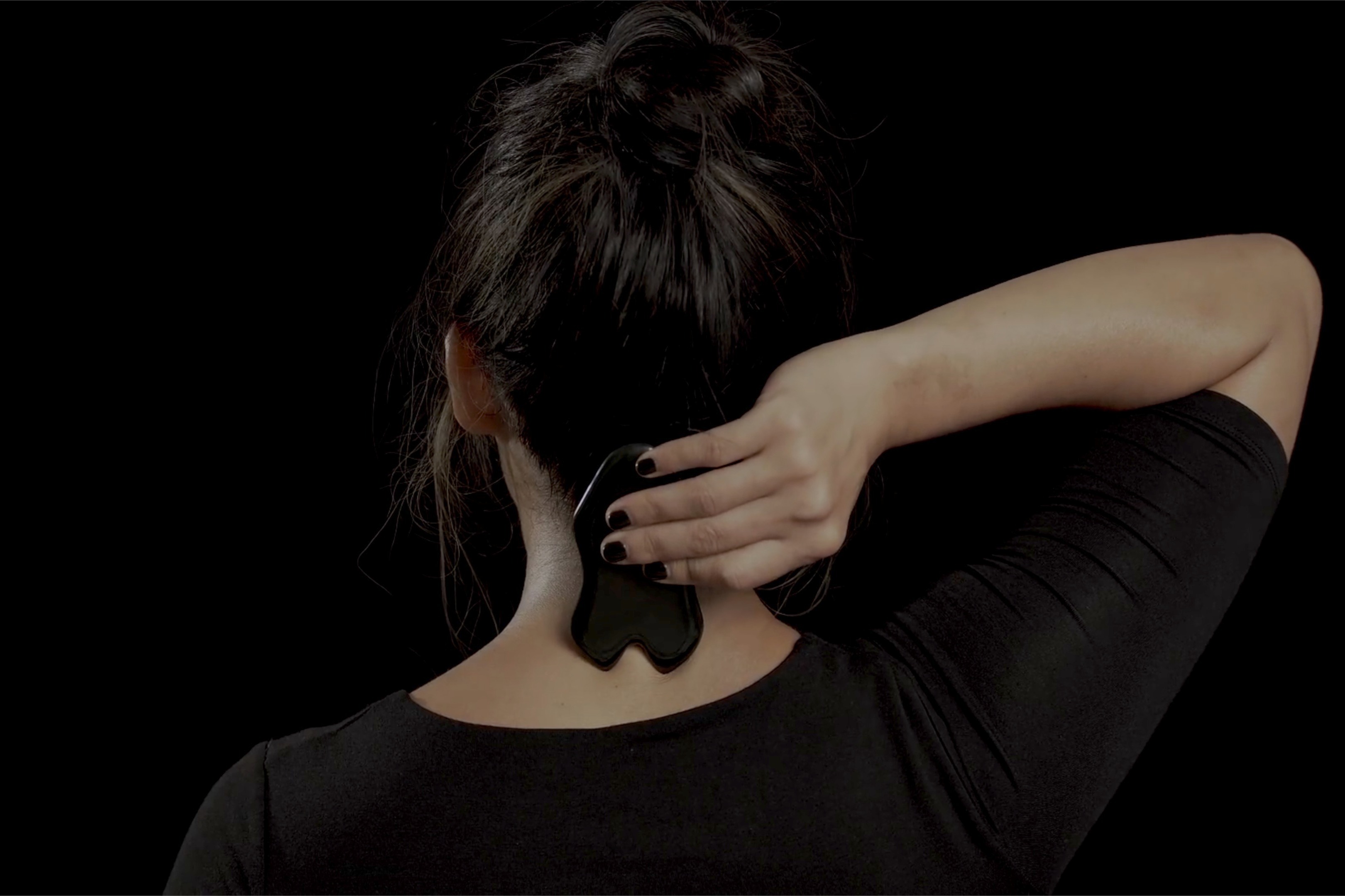 刮痧好处多多看看你适合刮痧吗