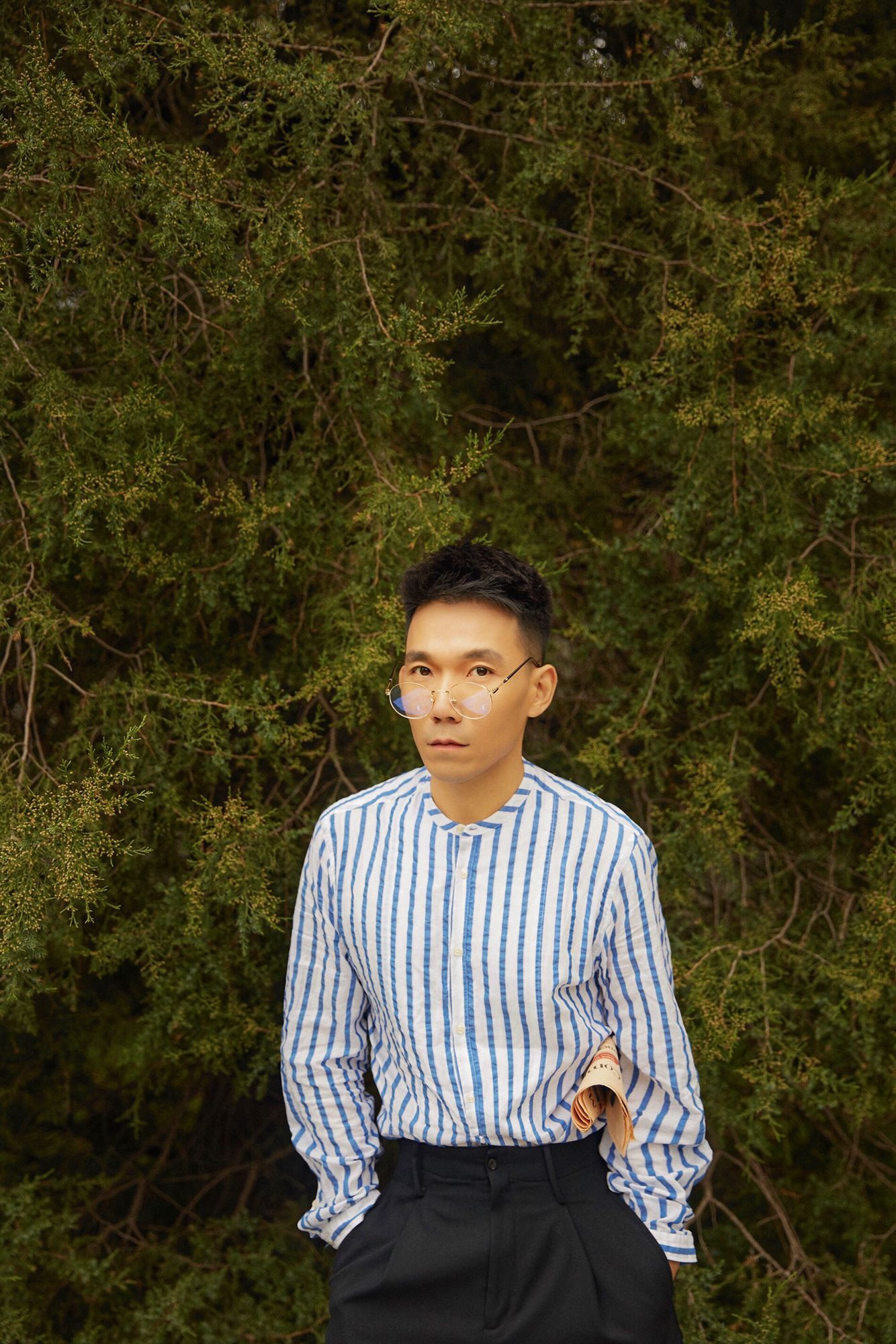 演员王超北发布时尚街拍 随性自在展多重个性_凤凰网娱乐_凤凰网