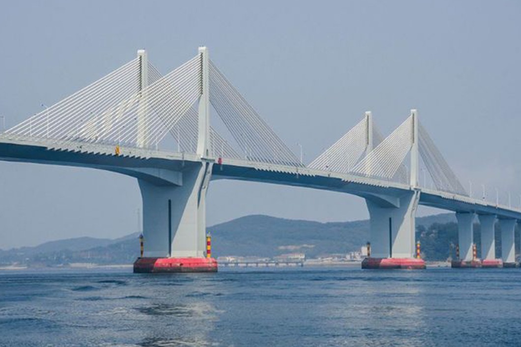 海水那么深,跨海大桥的桥墩要怎么建?中国工程师给你答案!